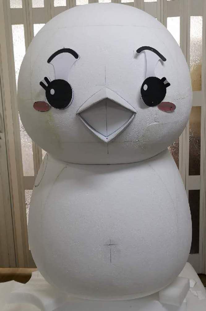 製作途中写真：発泡スチロール原型 (エア式着ぐるみ)